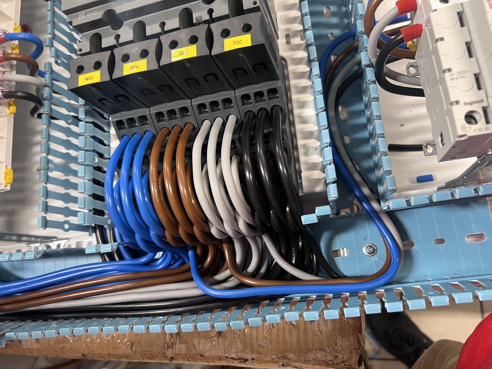 Teknik Elektrik(Elektricist) inxhiner Elektrik