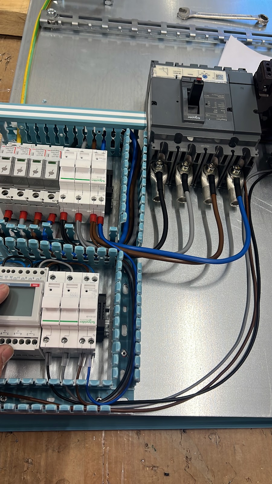 Teknik Elektrik(Elektricist) inxhiner Elektrik