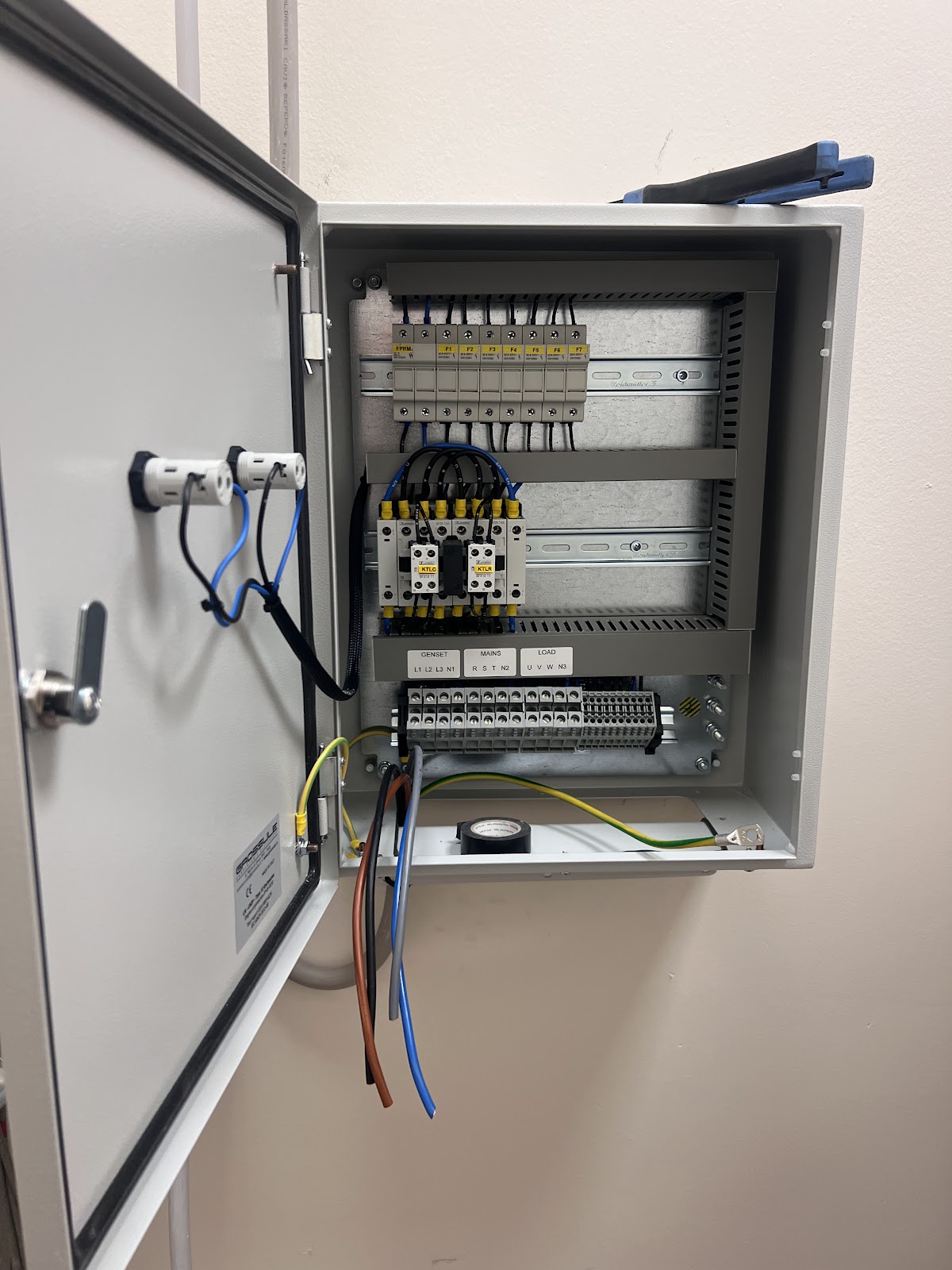 Teknik Elektrik(Elektricist) inxhiner Elektrik