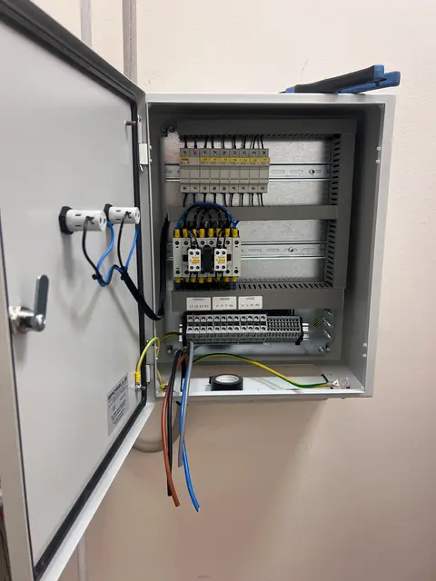 Teknik Elektrik(Elektricist) inxhiner Elektrik