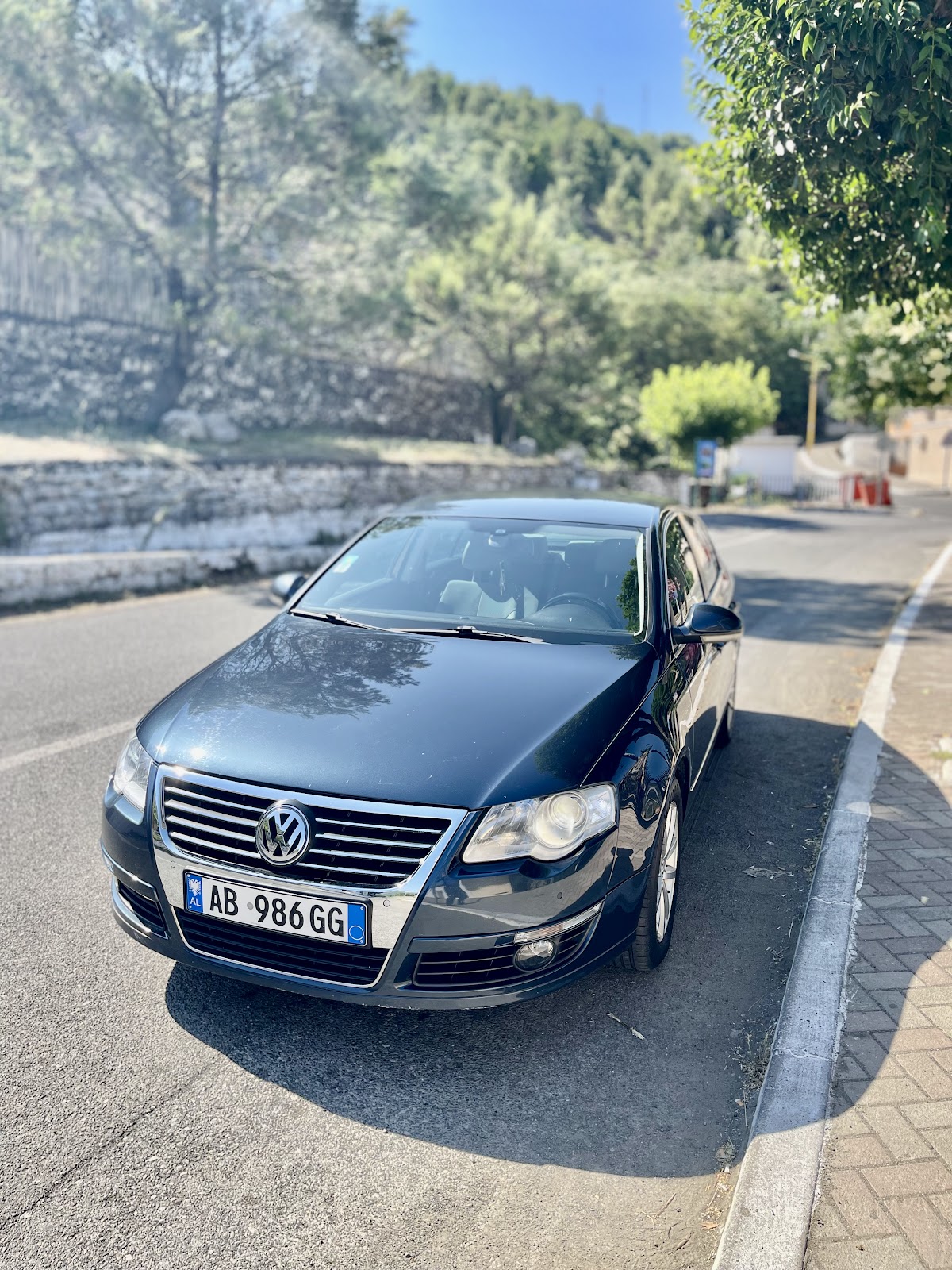Makina me qira Loshi (Car rental)