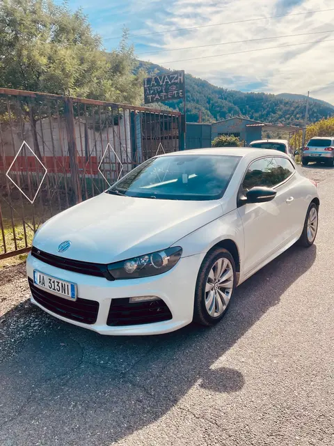 Makina me qira Loshi (Car rental)