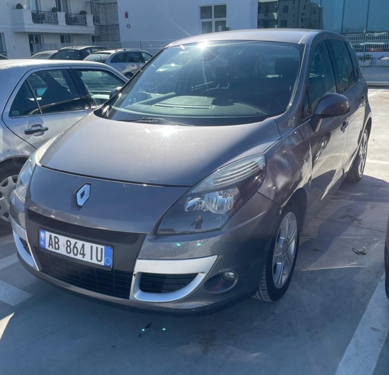 Makina me qira Loshi (Car rental)