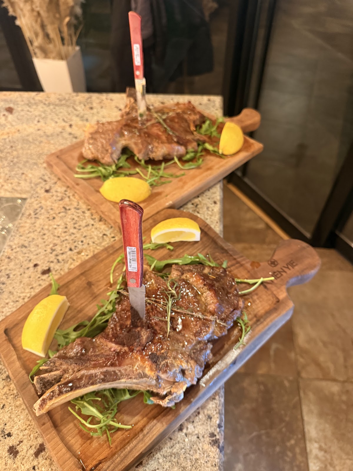 Nën Yje (Bar Restaurant)
