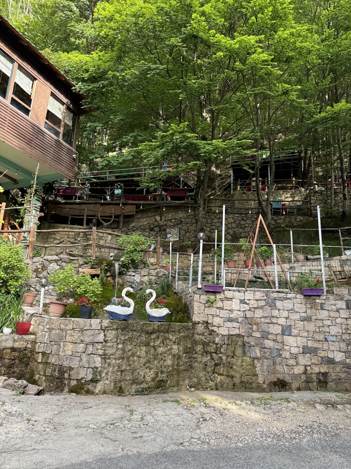 Bar restorant Uji i Ftohtë Dajti