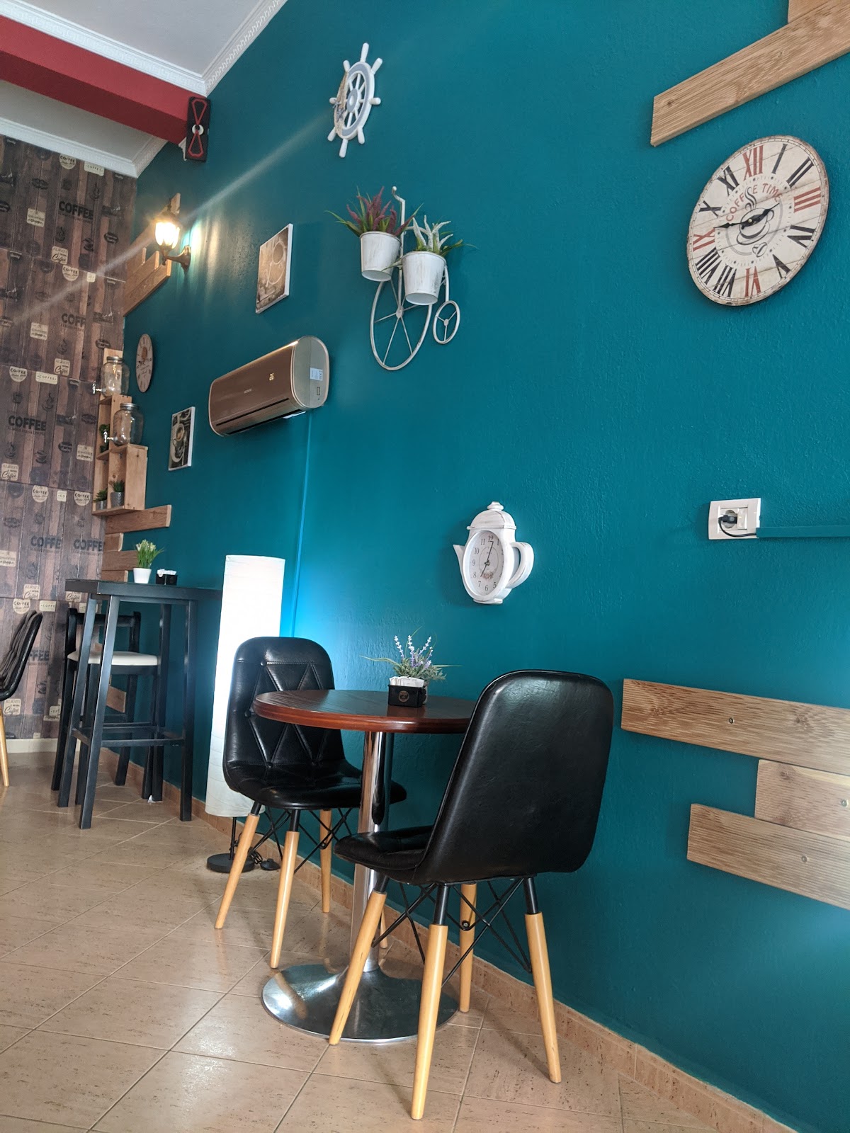 Skënderi Café Bar & Pastry Shop
