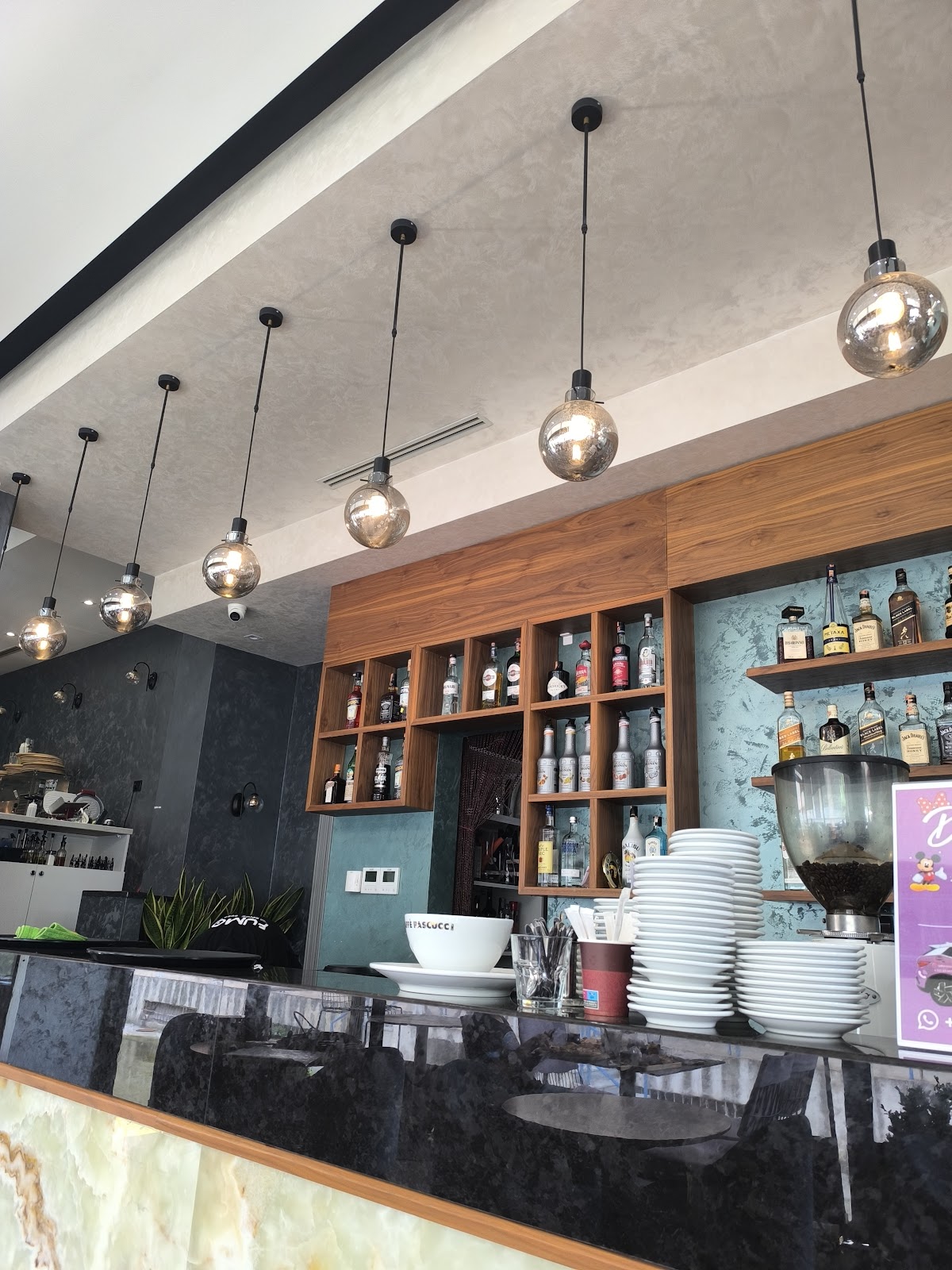 FUMO Lounge & Pizzeria