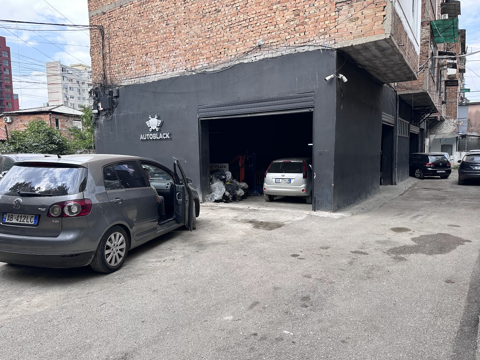 AutoBlack - Servis makinash Tiranë