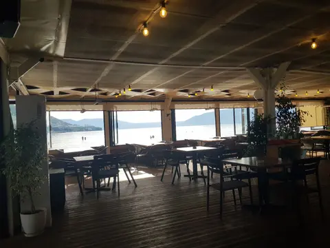 ammos lounge vlore