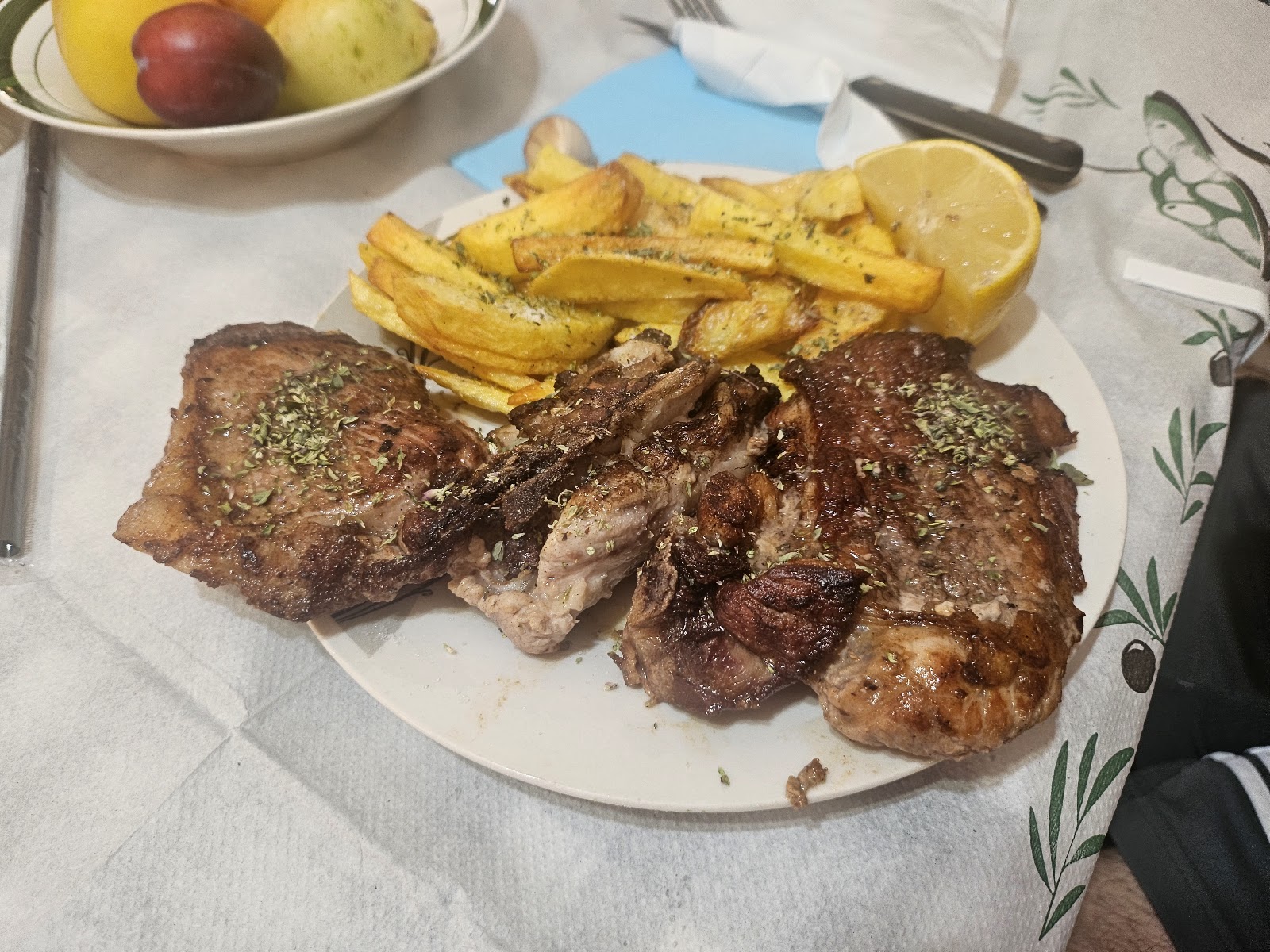Bar Restaurant "1000 Buzëqeshje"
