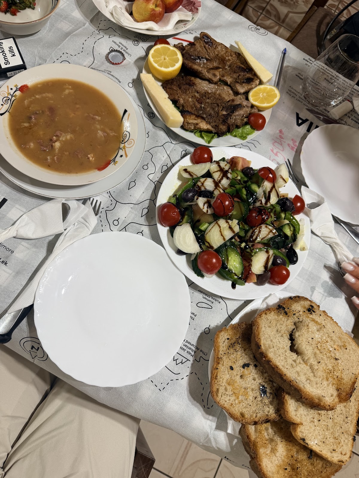 Bar Restaurant "1000 Buzëqeshje"