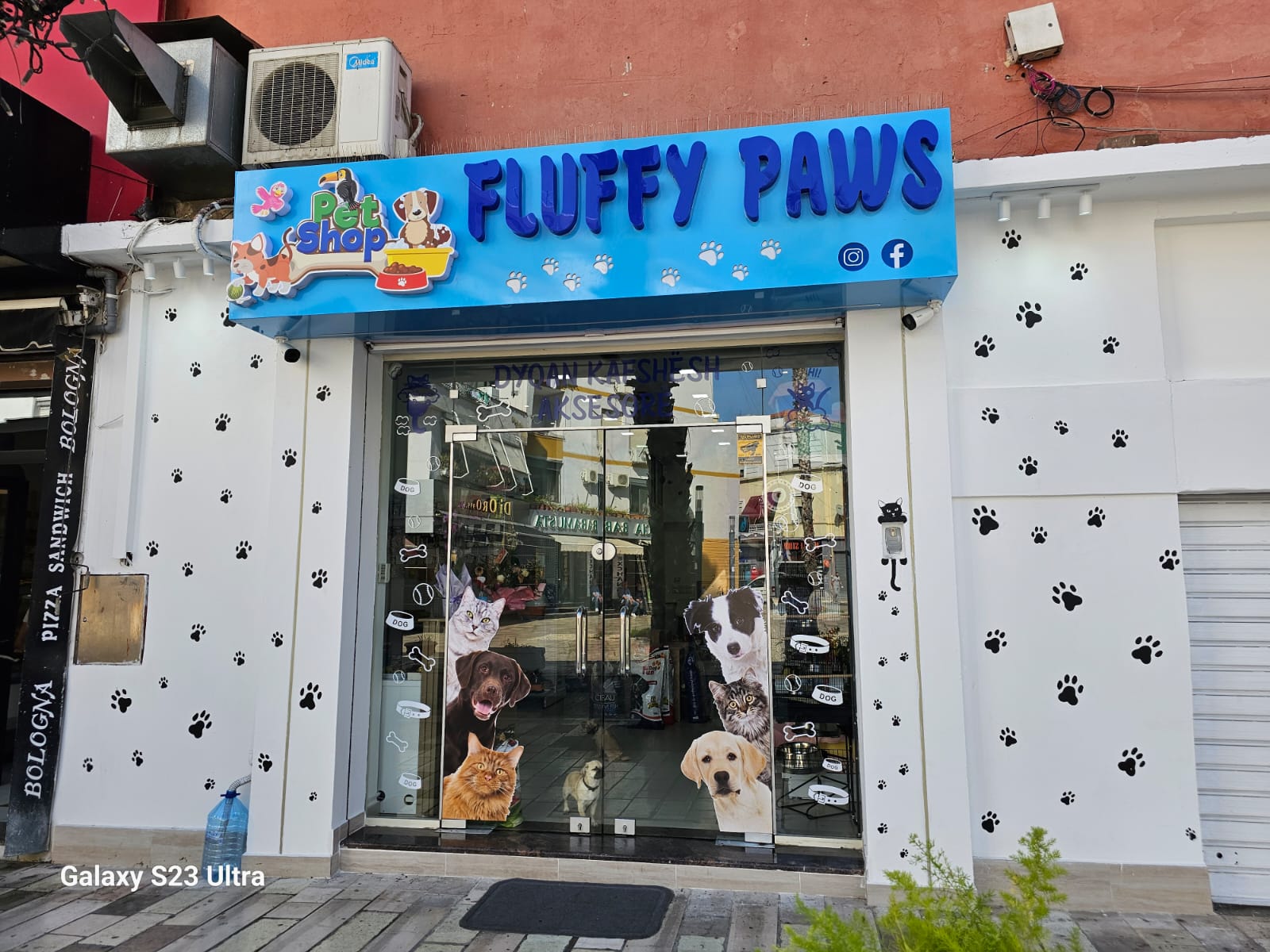 Fluffy Paws (Pet Shop)