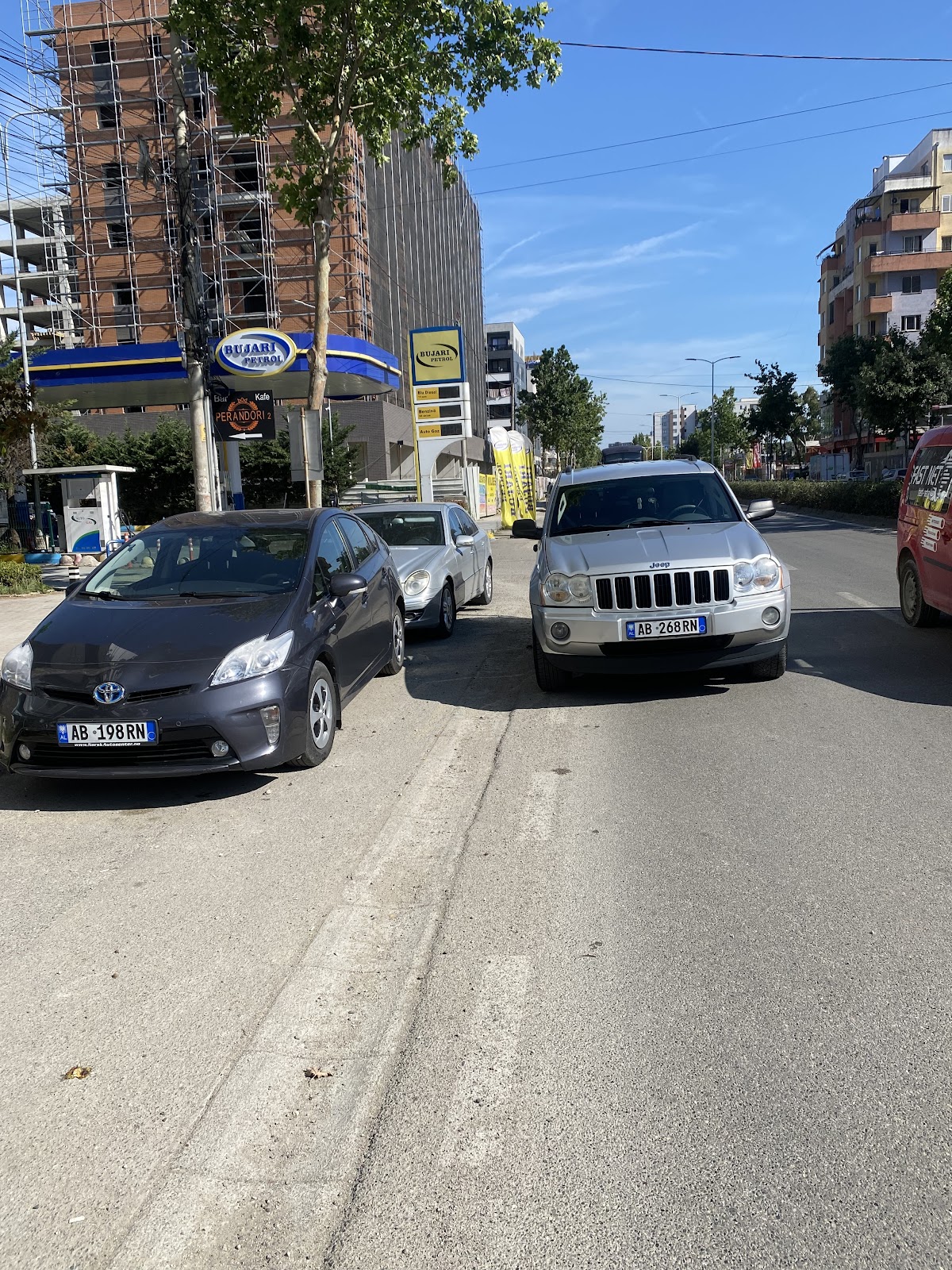 ️ Makina me qira (rent a car) R
