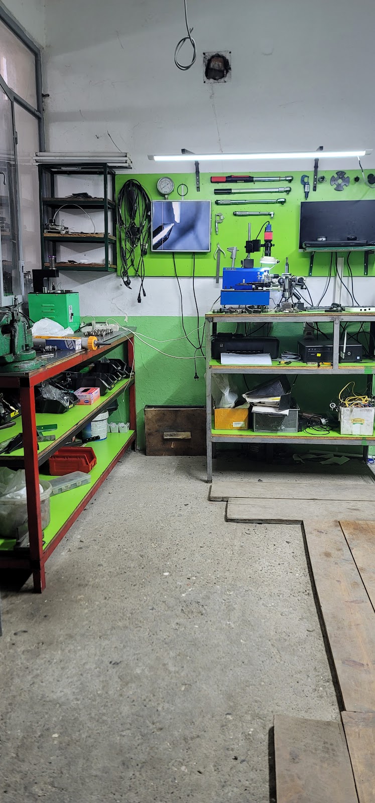 Injector service