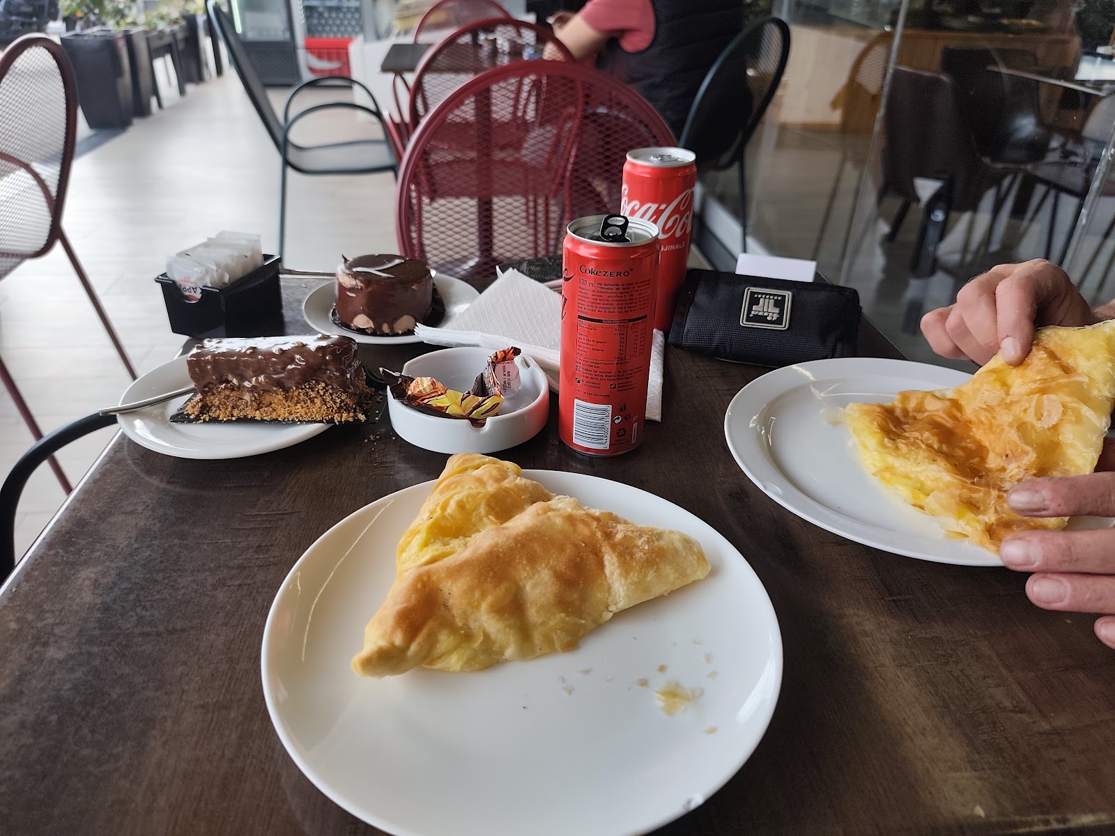 Furrë-Pastiçeri MEMA..byrektore, pranojme porosi.