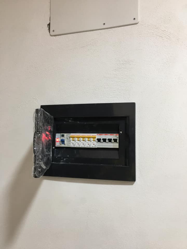 Instalime Elektrike Bushi Fier