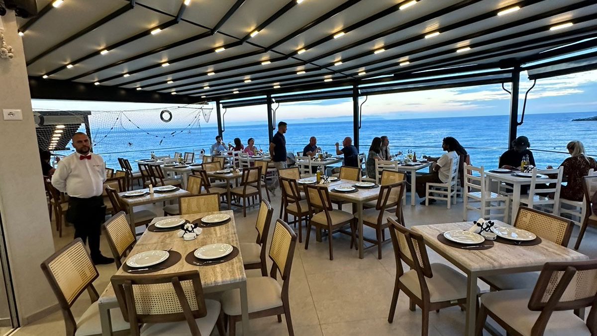 Pizzeria "La Famiglia"