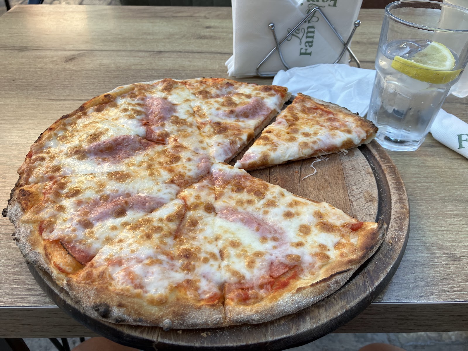 Pizzeria La Famiglia