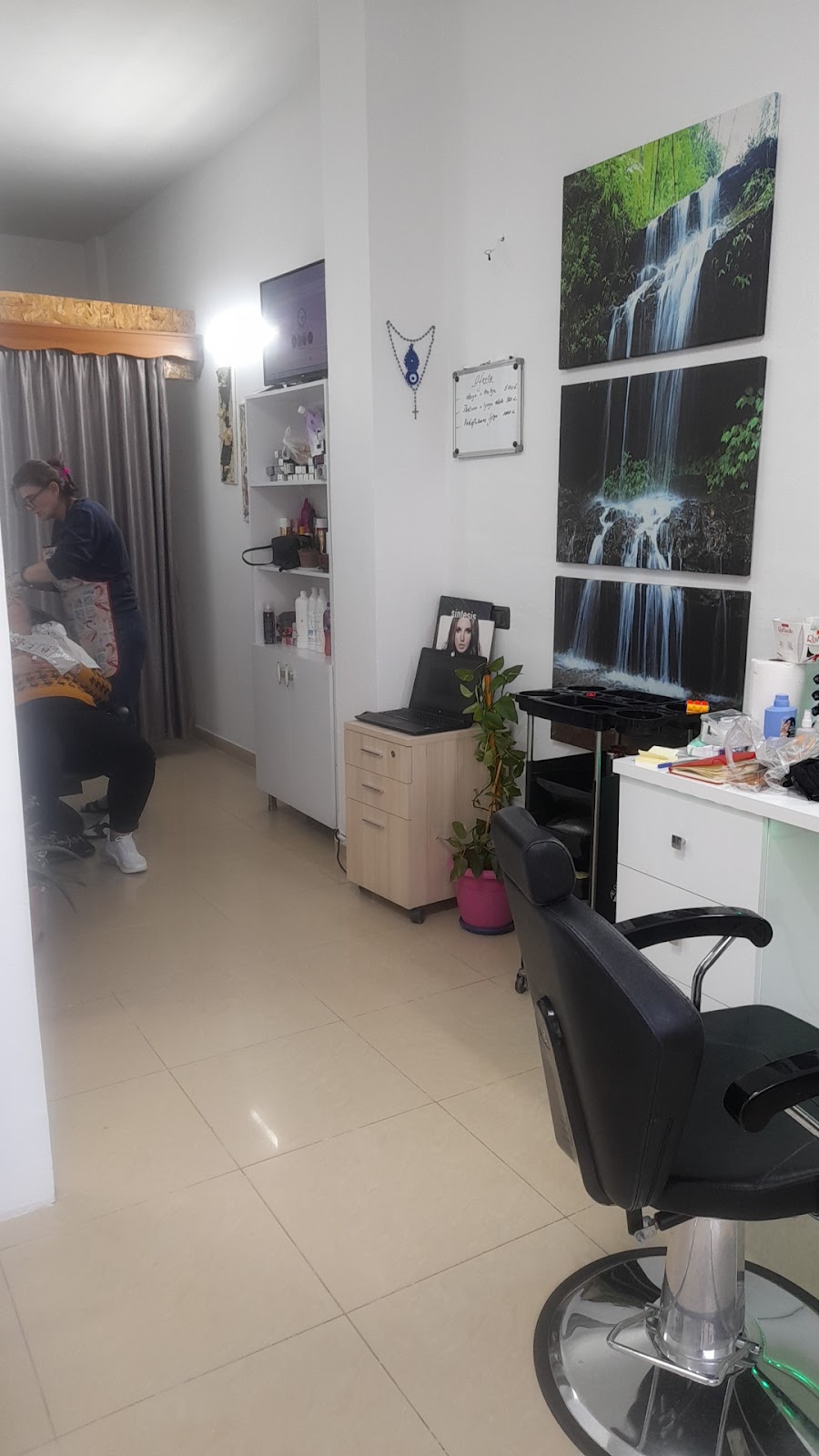 Parukeri Vana Laser (Vana Mihali) depilim me dyll/cera/wax