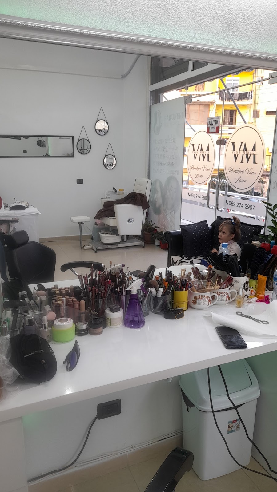 Parukeri Vana Laser (Vana Mihali) depilim me dyll/cera/wax