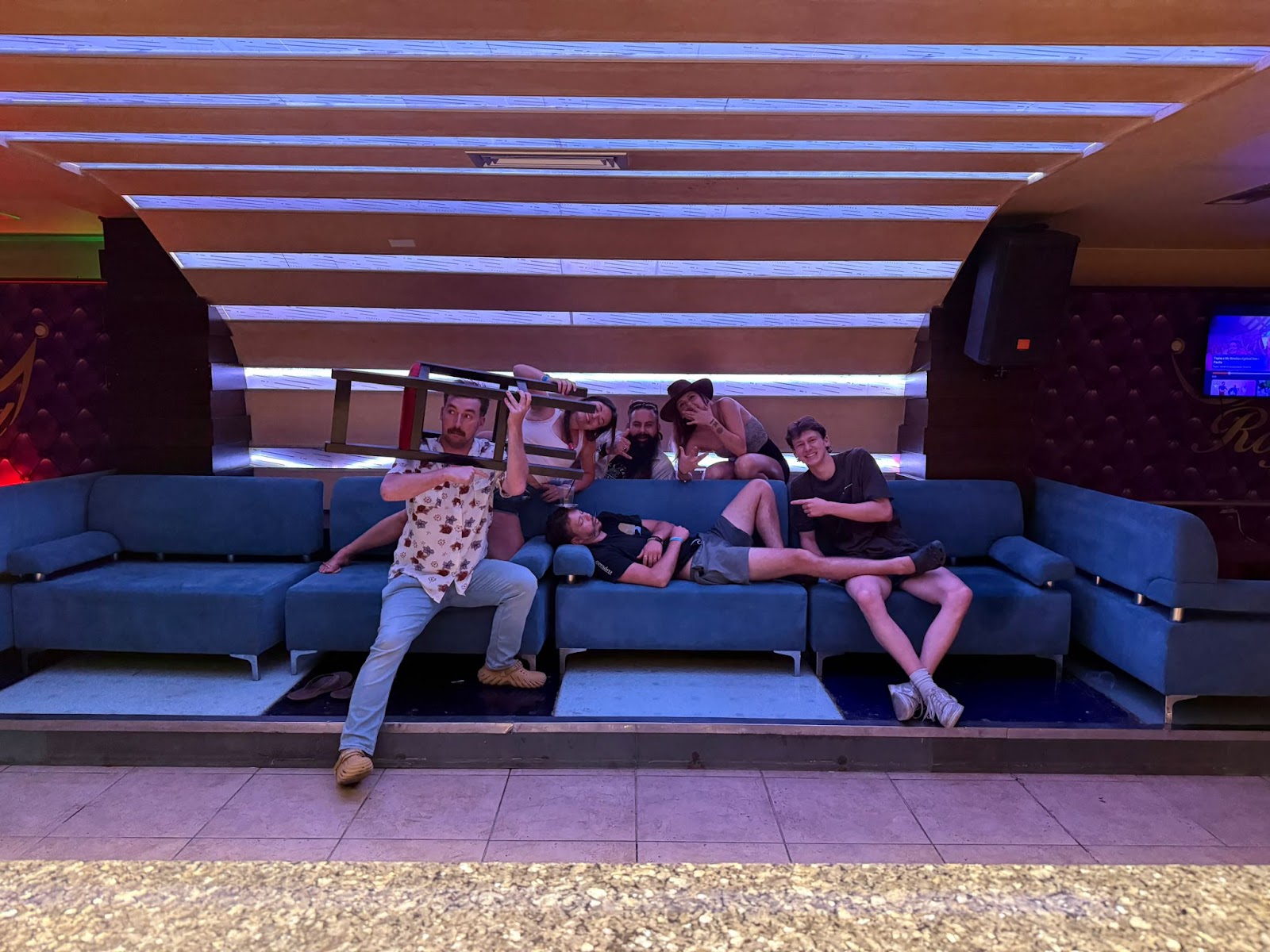 Happy’s Bar