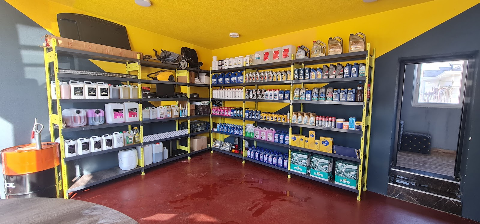 B-4 AUTO CENTER