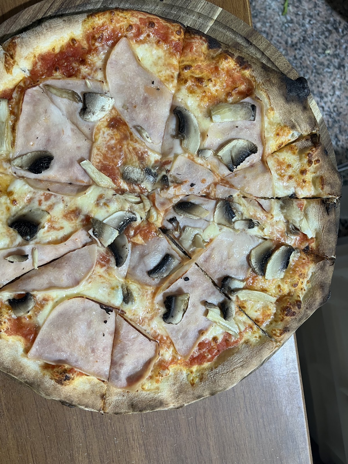 PIZZA HOUSE