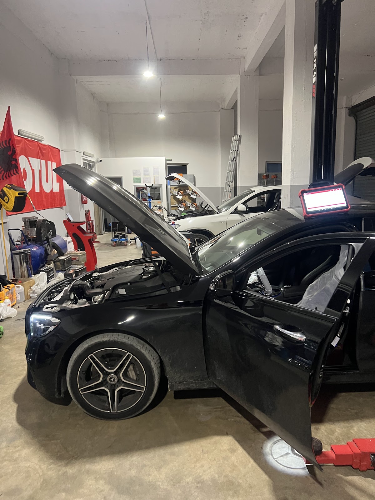 "Elektroauto Uruci"