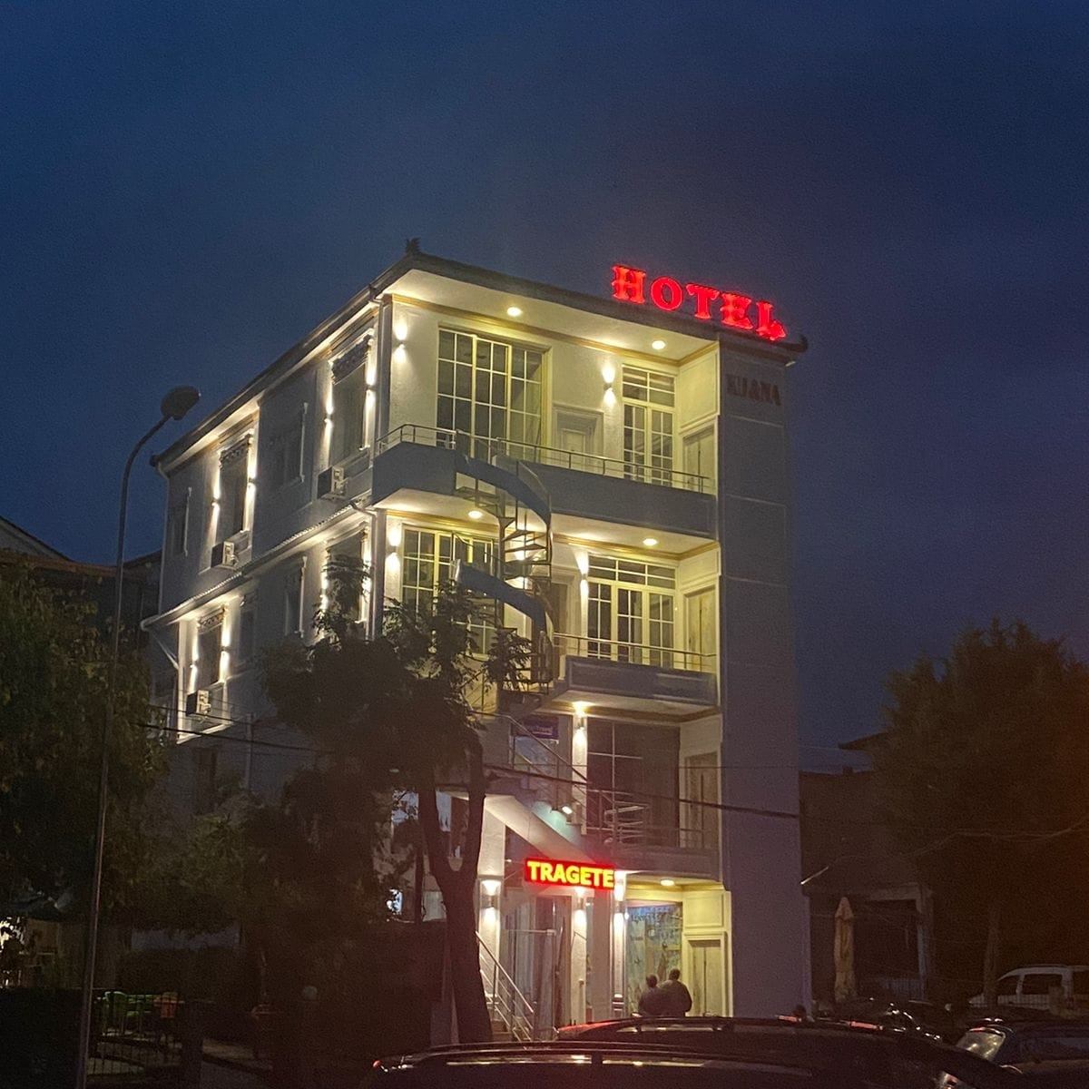 Ku&Na Hotel, Belsh