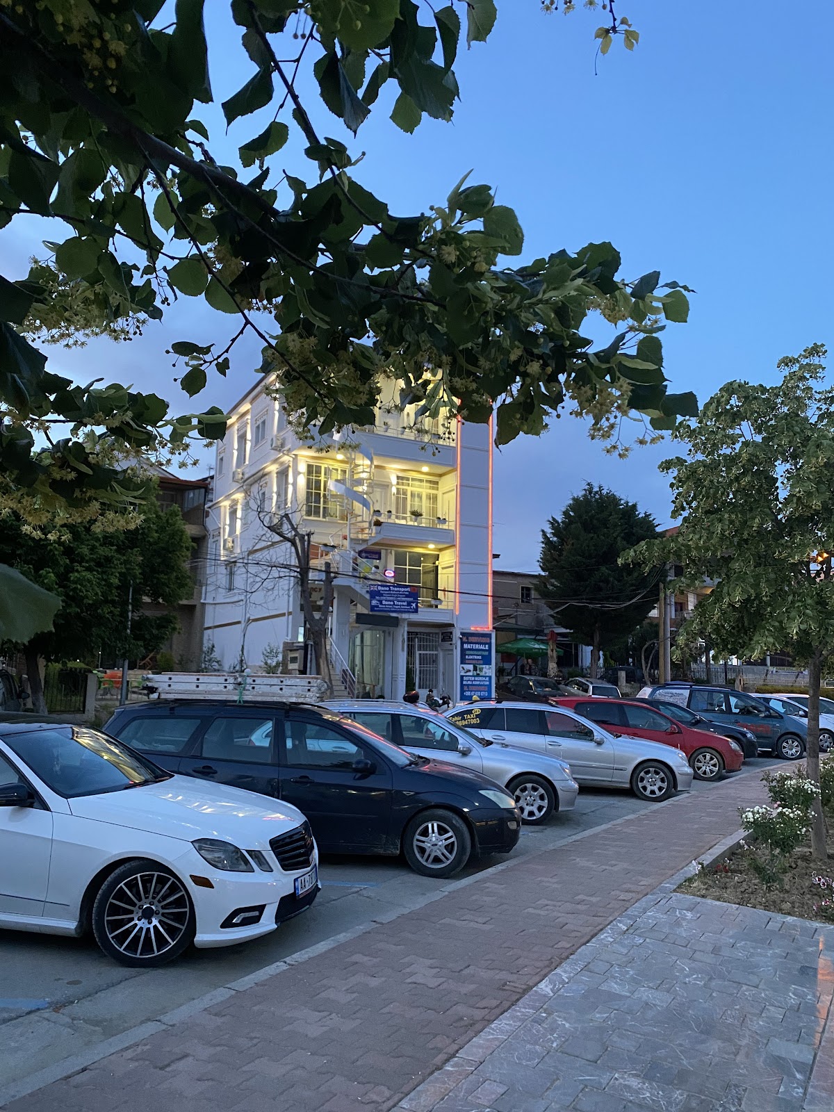 Ku&Na Hotel, Belsh