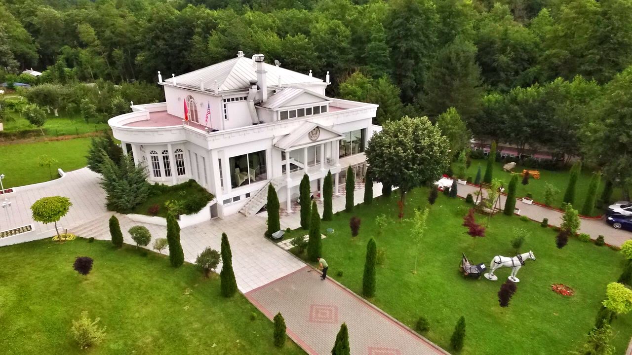 Bulqizë Hotel "Shtëpia e Bardhë"