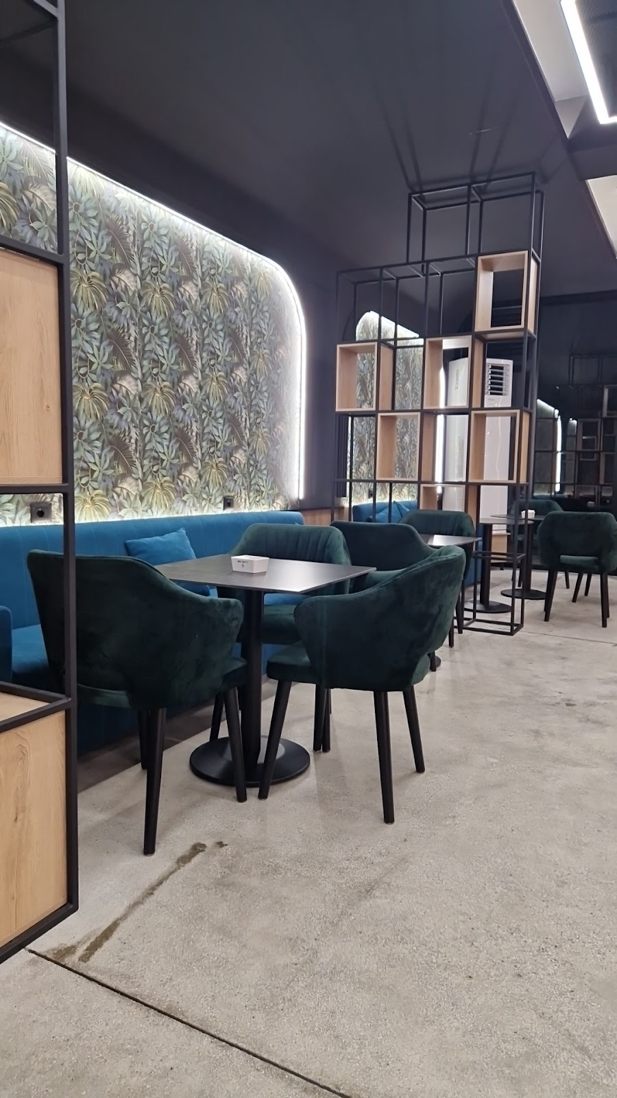 OL’IS Bar-Lounge