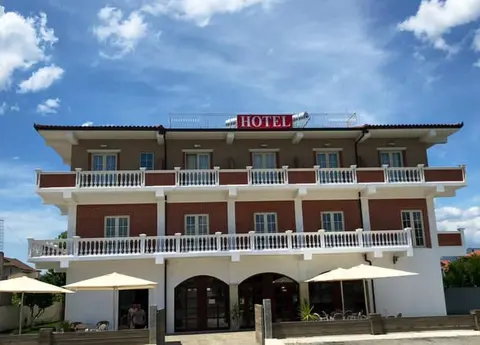 Hotel "Xhelili"