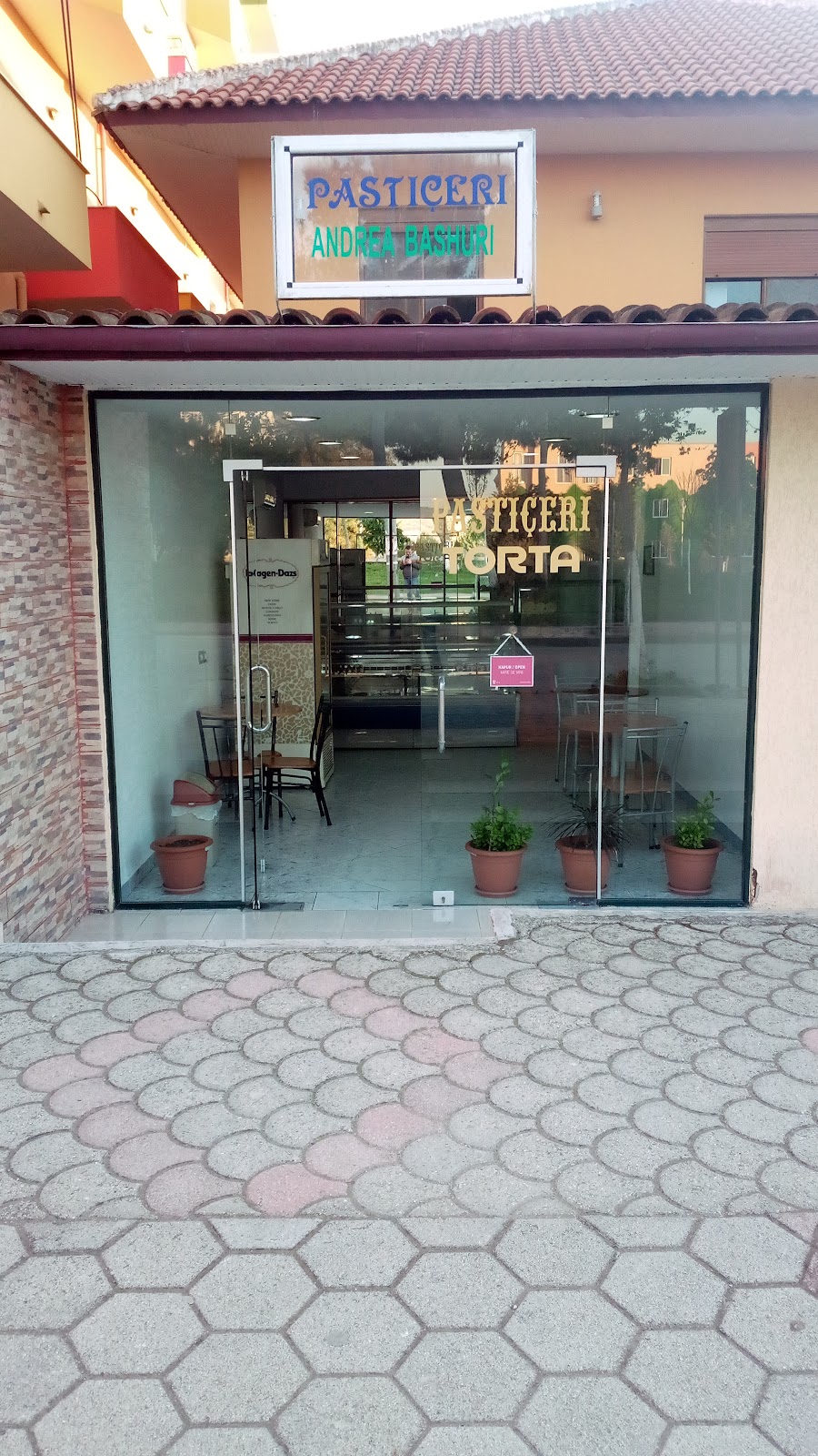 Pastiçeri Andrea Bashuri