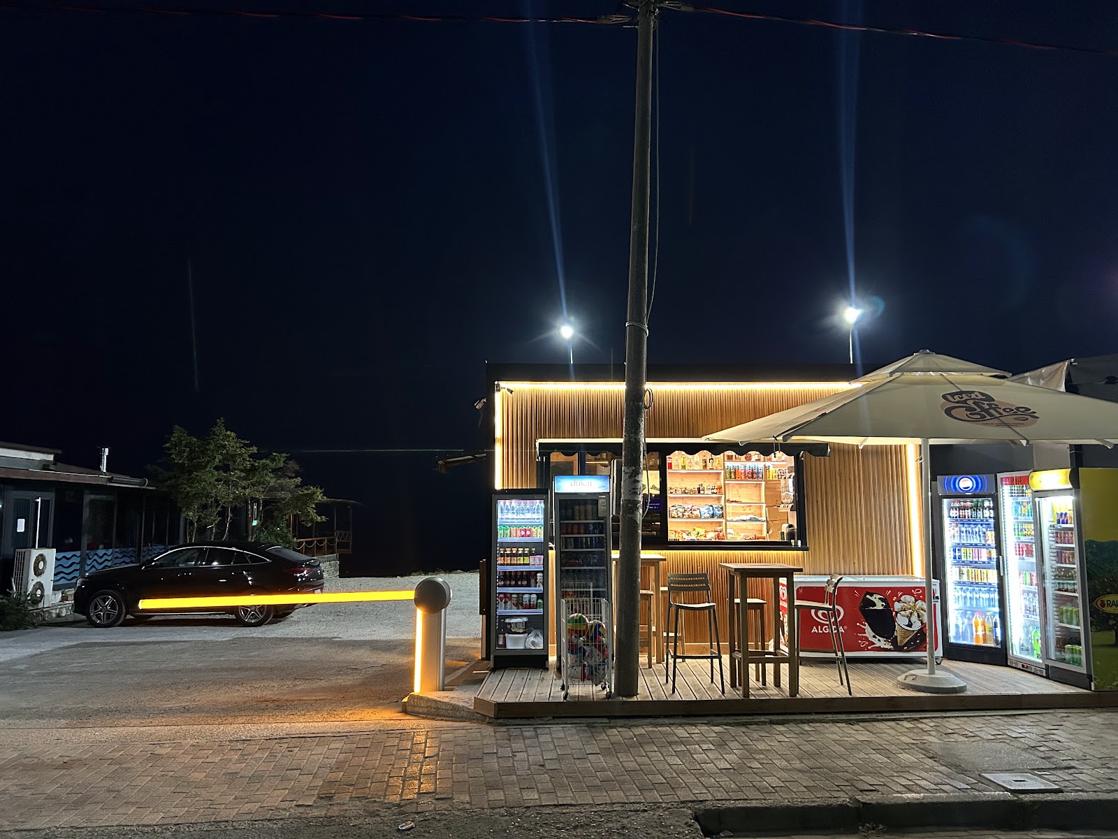 Tobacco Shop, Parking & Lavazh