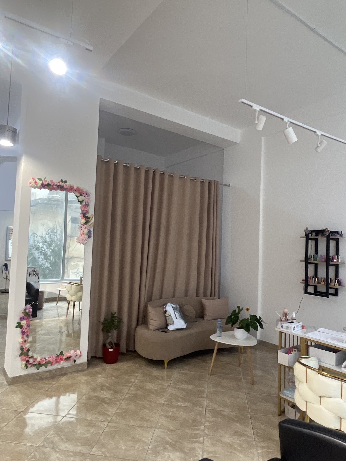 Blooming Aesthetic - Nail Salon Durres