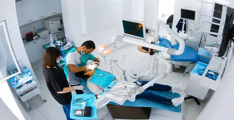 European Dental Clinic (Klinike dentare- Kirurgji-Ortodonci-Pedodonti-Endodonci-Implantologji-Estetike)