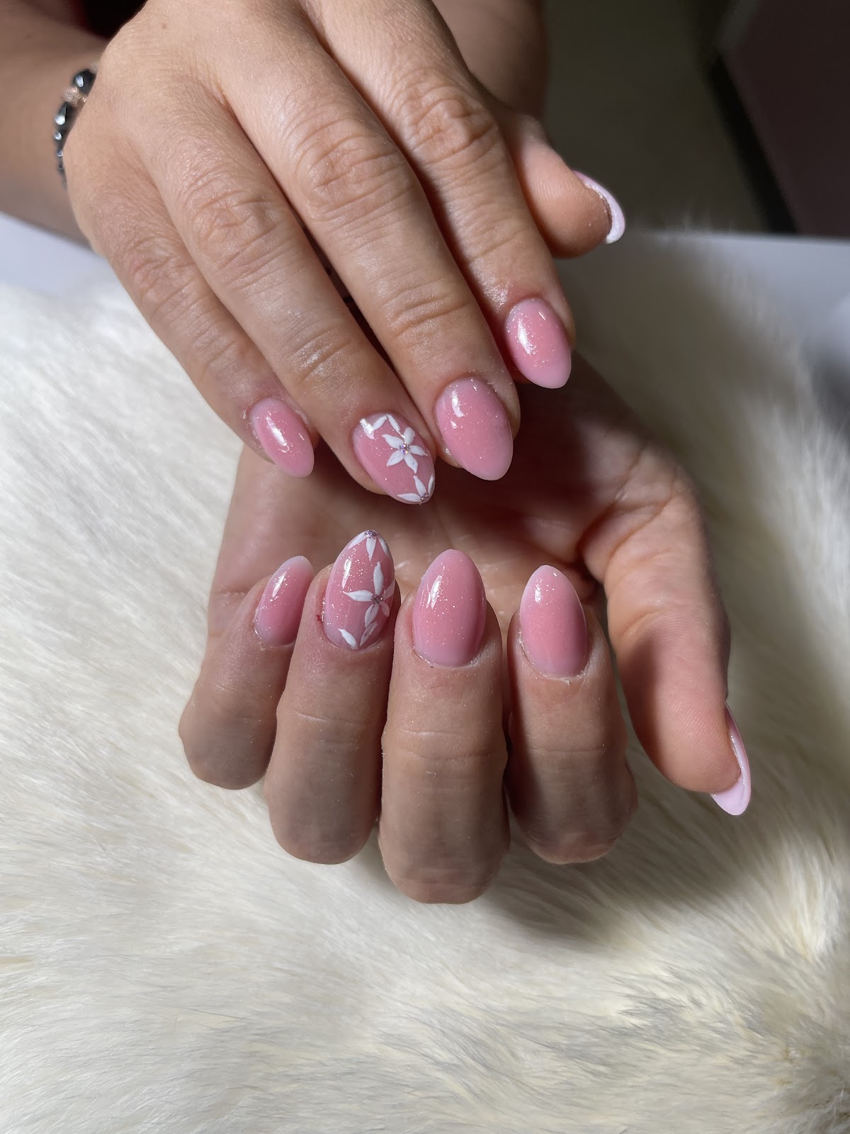 Nails ana