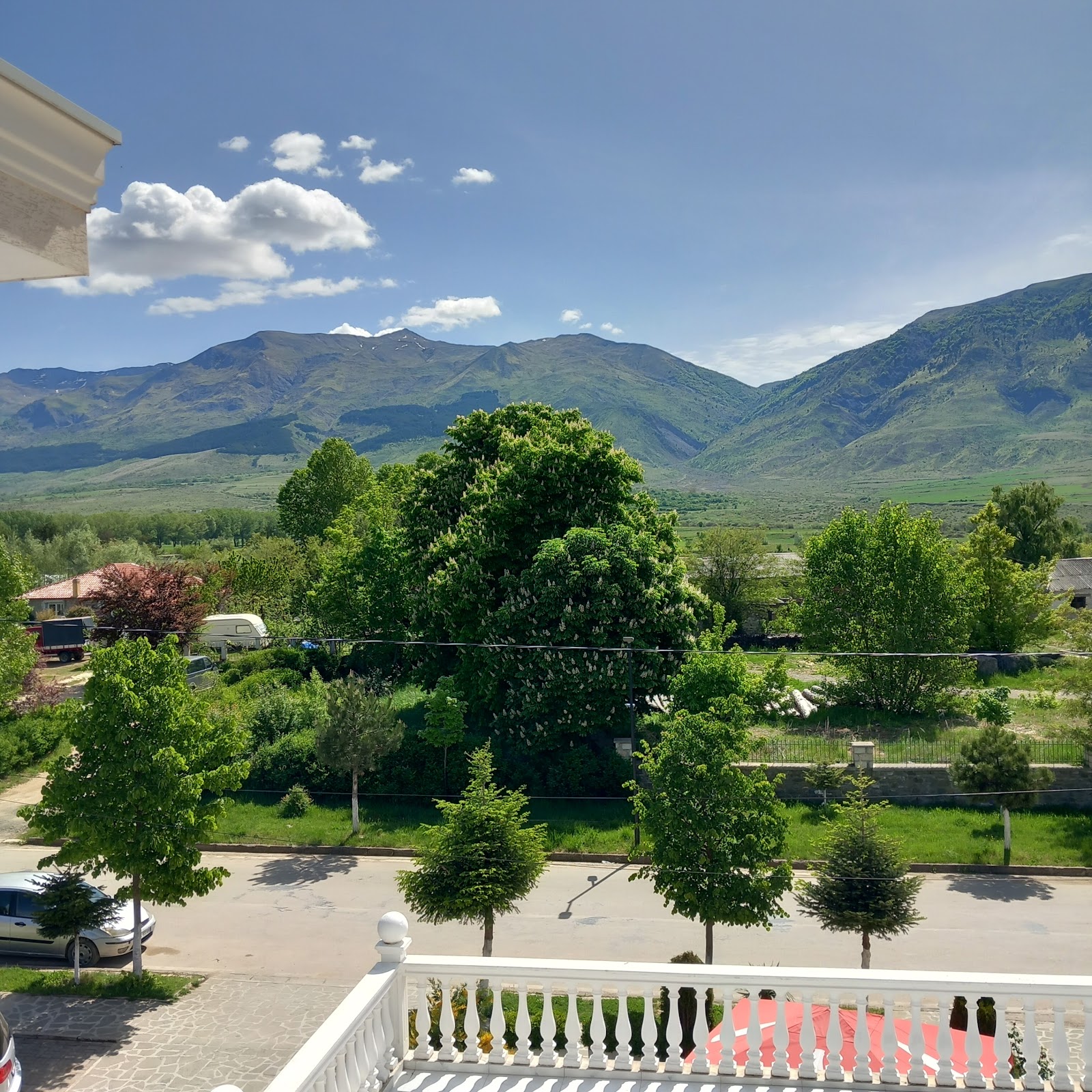 ZISI Hotel & Restaurant