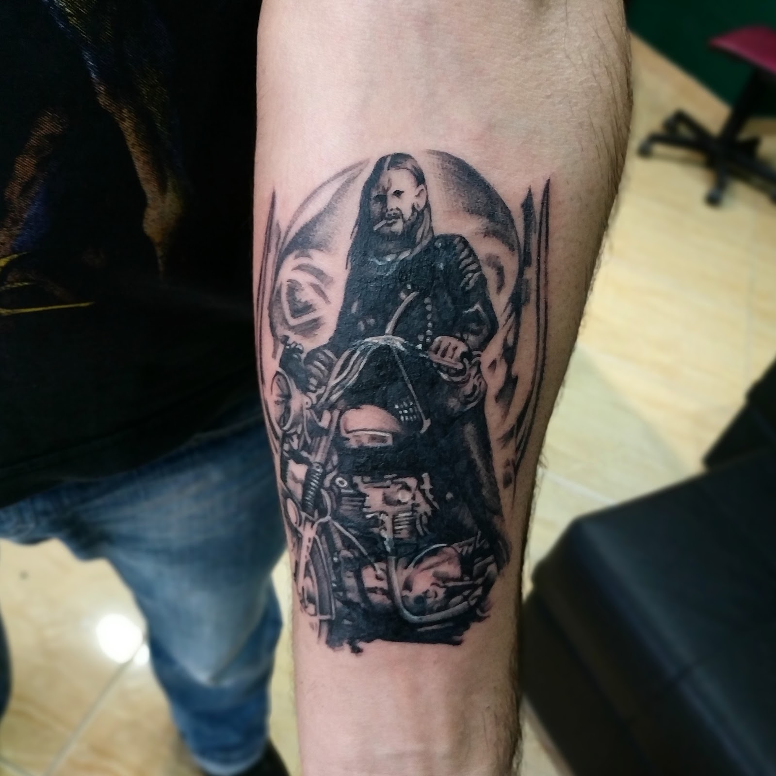 Ferro Tattoo