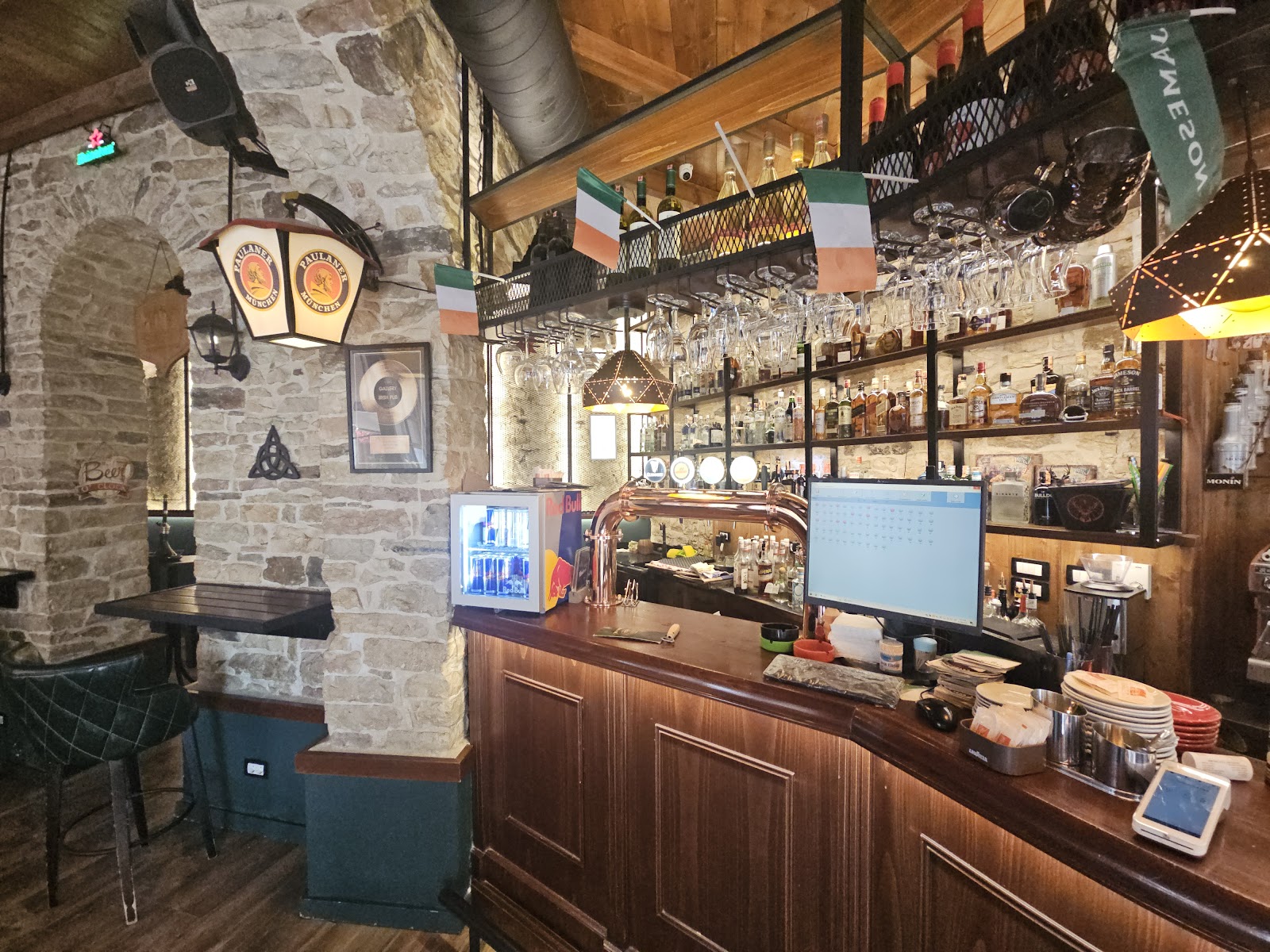 Gallery Irish Pub