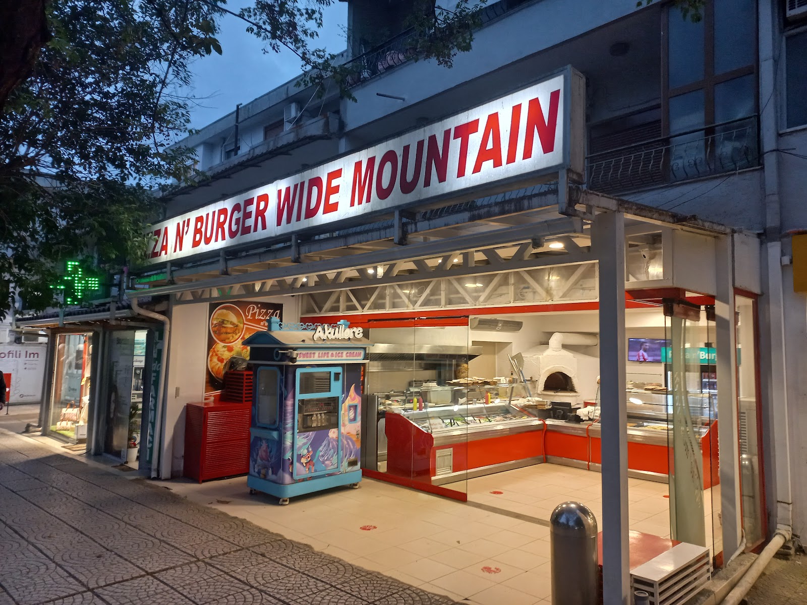 Pizza 'N' Burger Wide