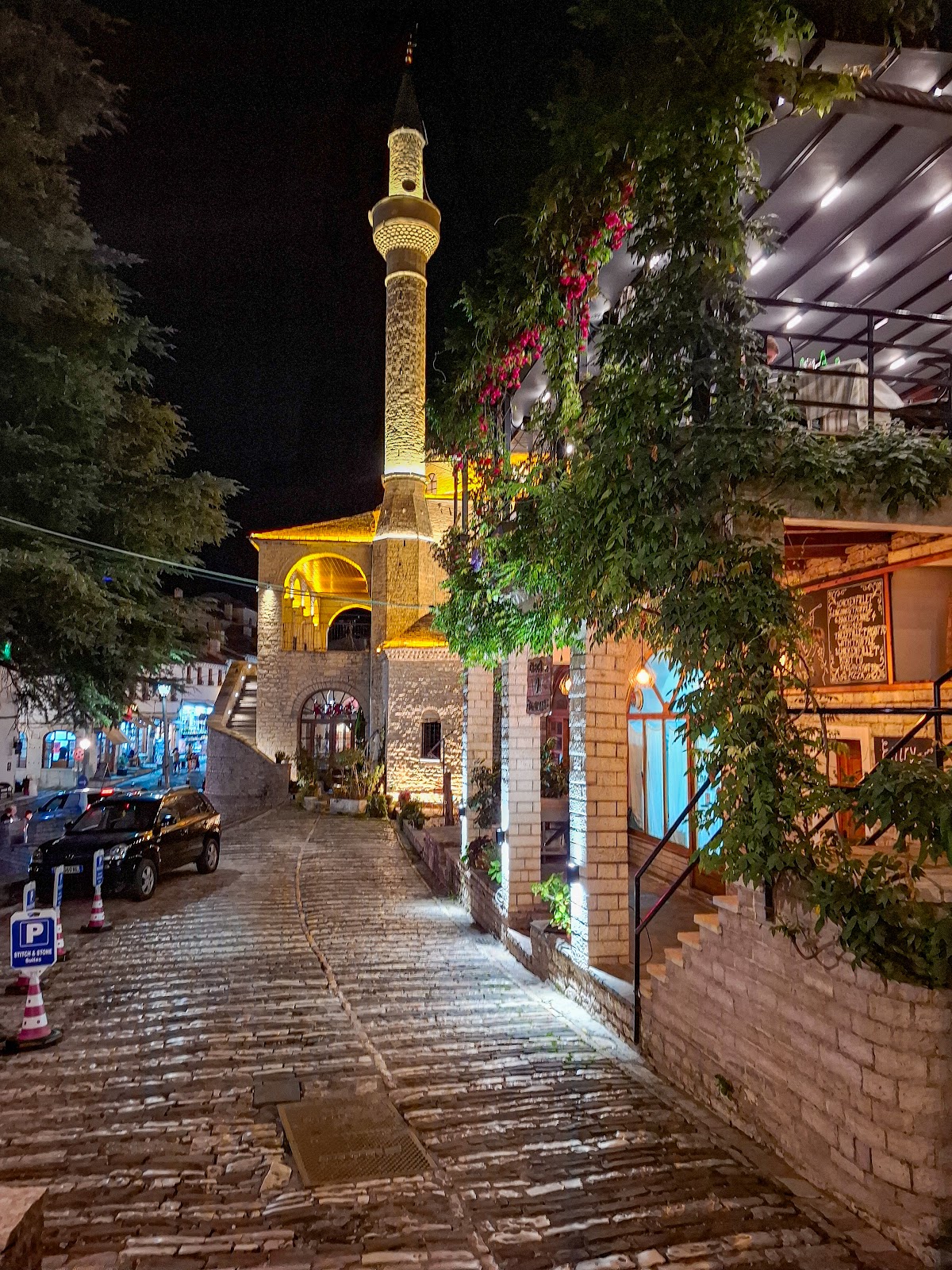 Taverna Check-In & Pizzeri
