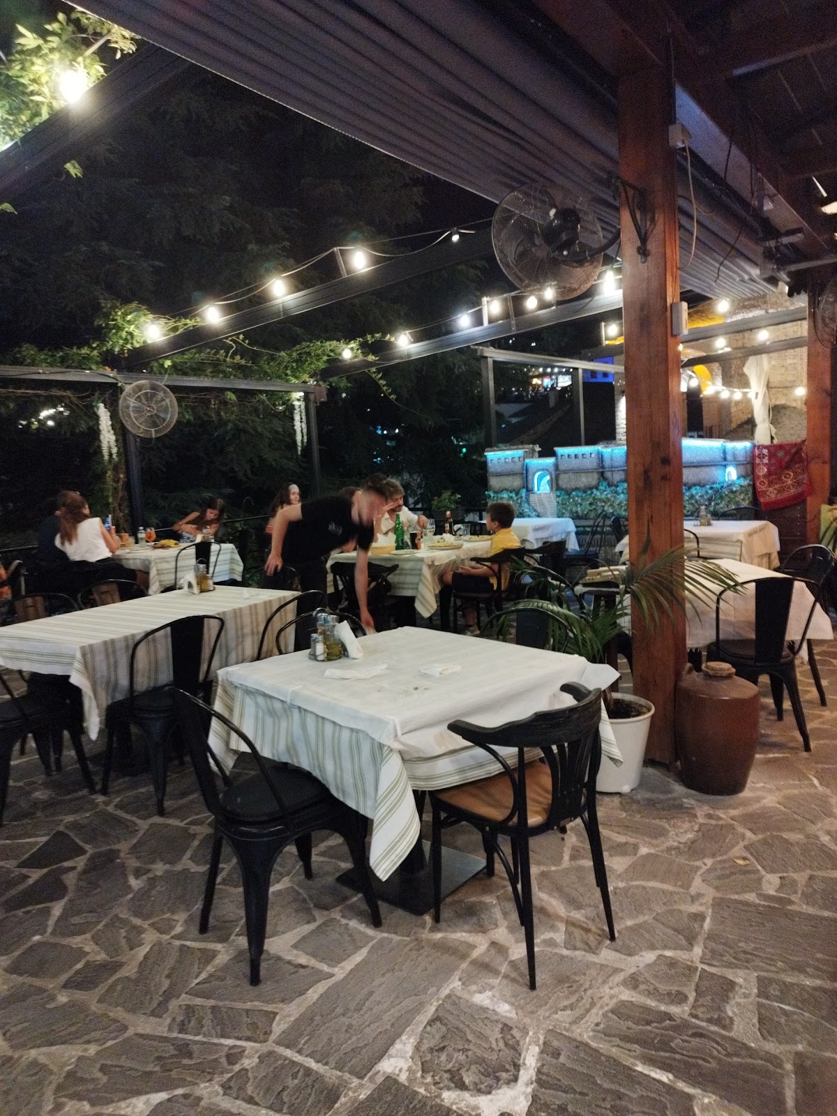 Taverna Check-In & Pizzeri