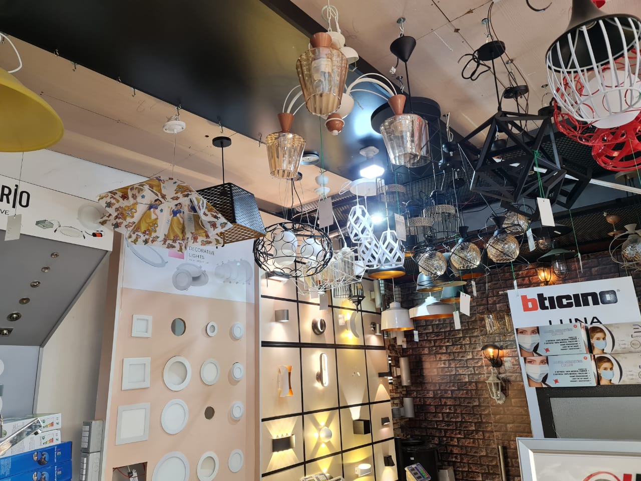Materiale Elektrike -Hidraulike - Agron Balukja-MikaLight