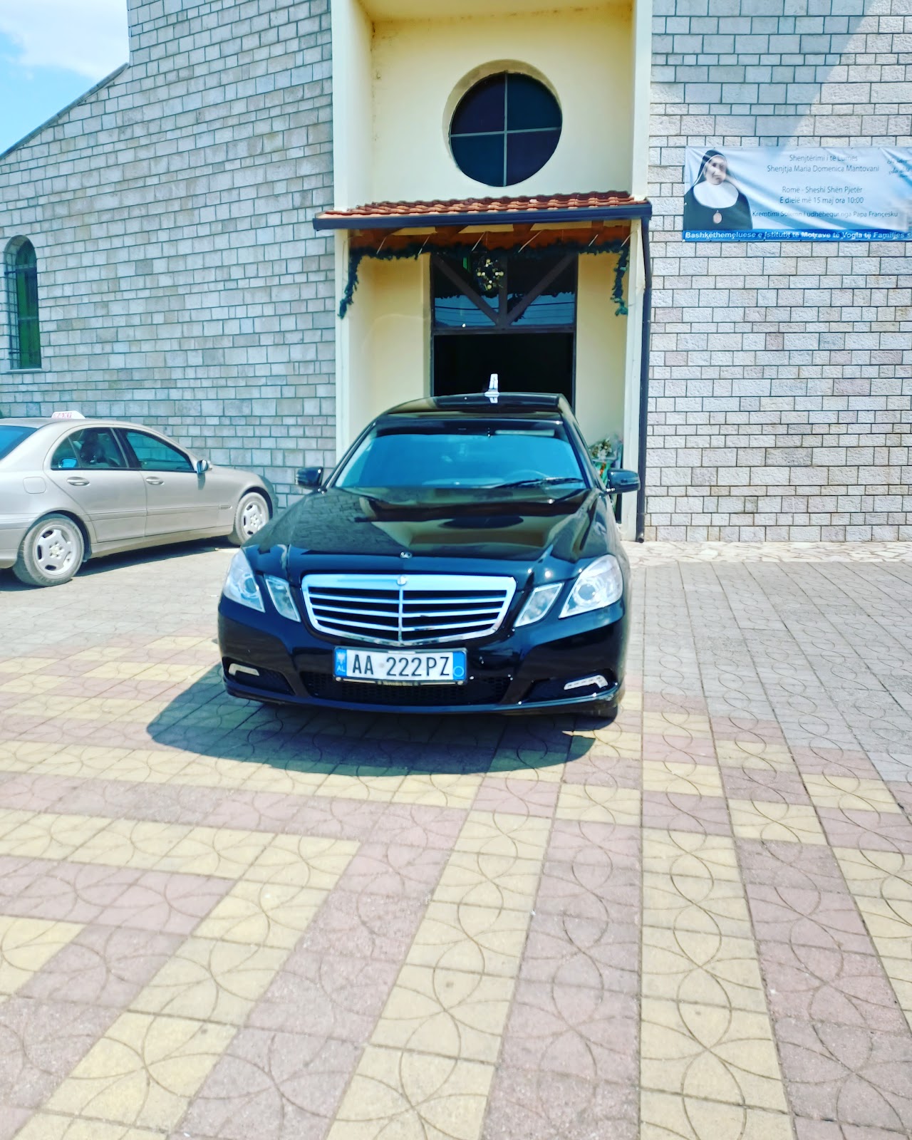 SHTËPIA FUNERALE ZEFI ( SMT )