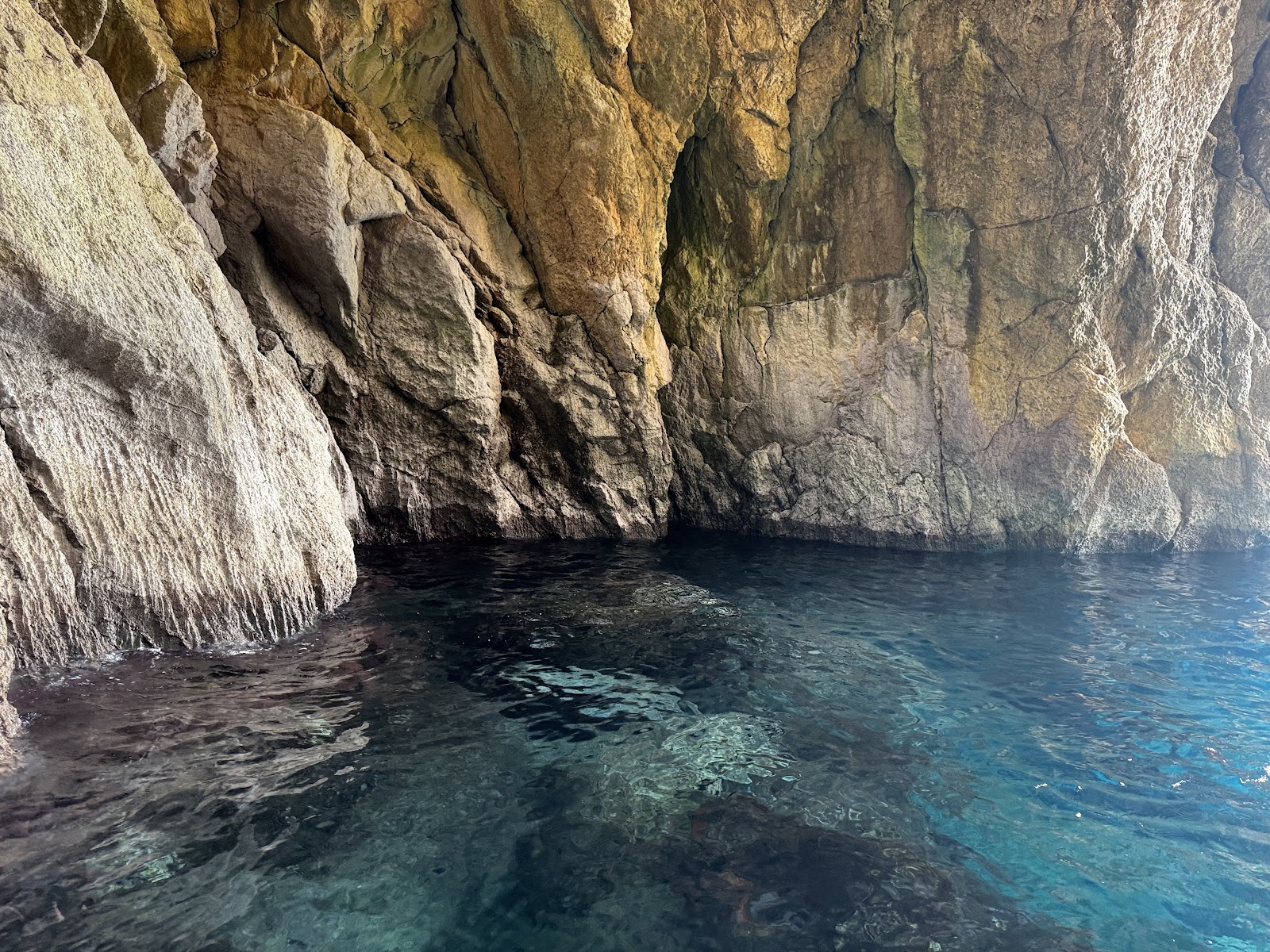 Himara Golden Boat Tours | DISCOVER HIMARA
