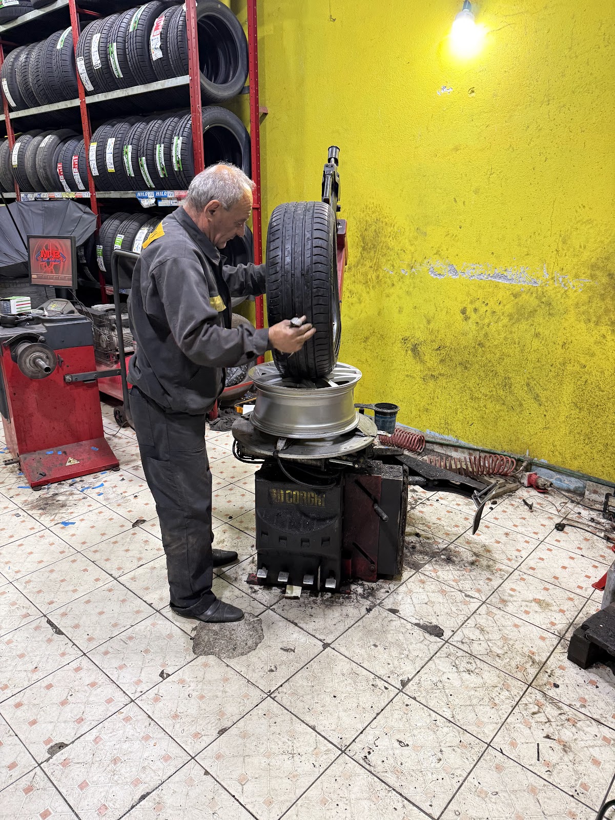 Gomisteri Bushi / Tyre Fitting specialist