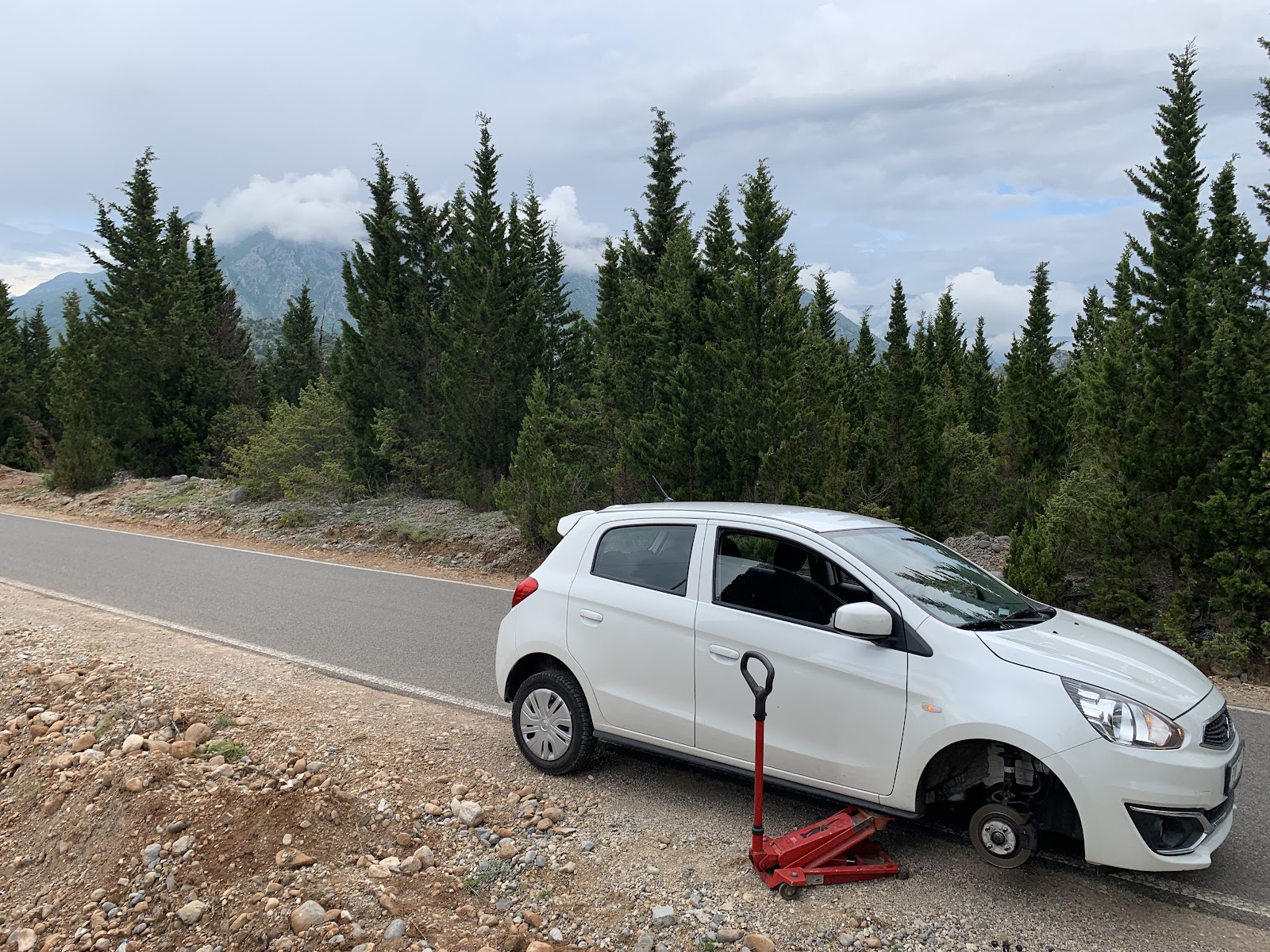 Gomisteri Bushi / Tyre Fitting specialist