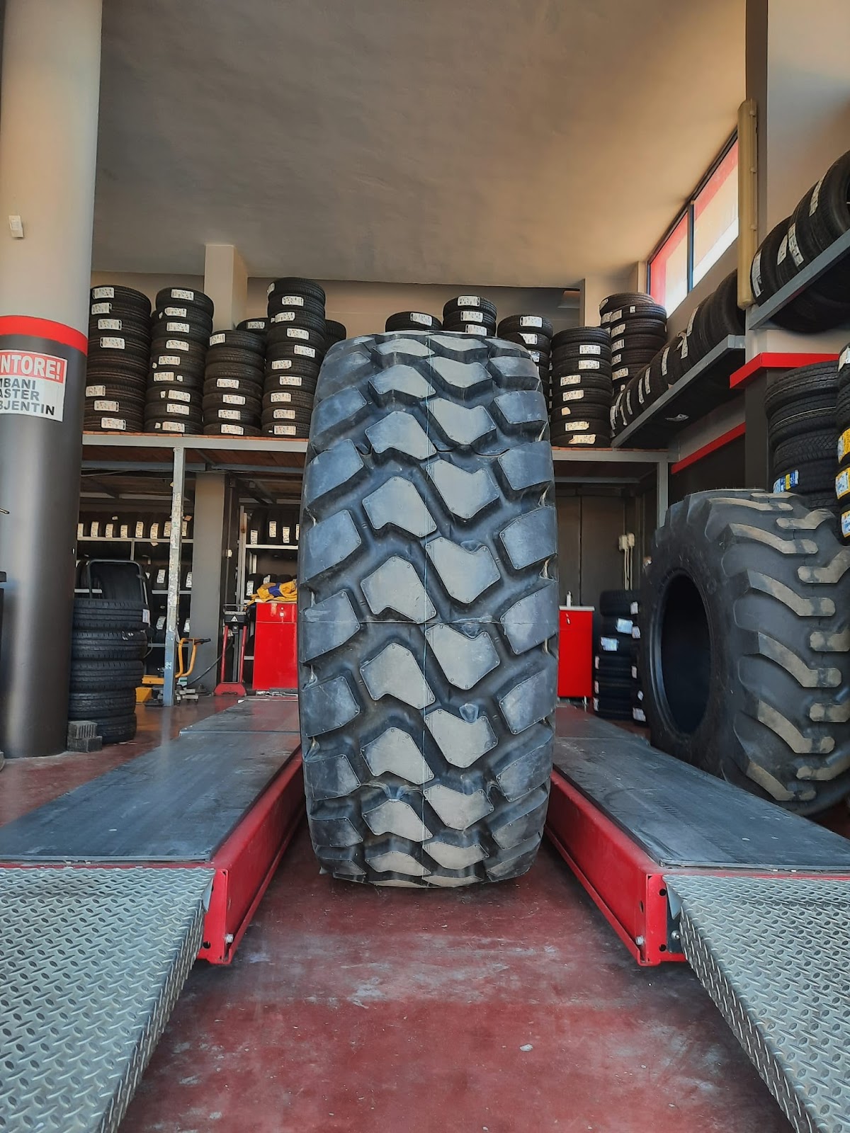 Goma Zotaj (Zotaj Tyres)